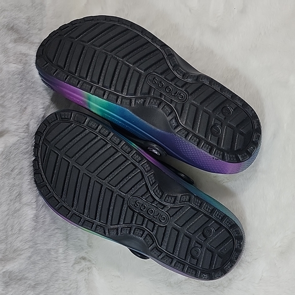 Crocs KIDS' CLASSIC LINED OUT OF THIS WORLD CLOG - Picture 7 of 7